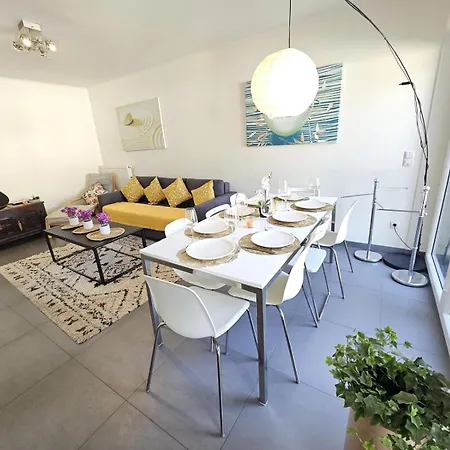 Executive 3br Flat W Terrace, Parking, Fast Wi-fi