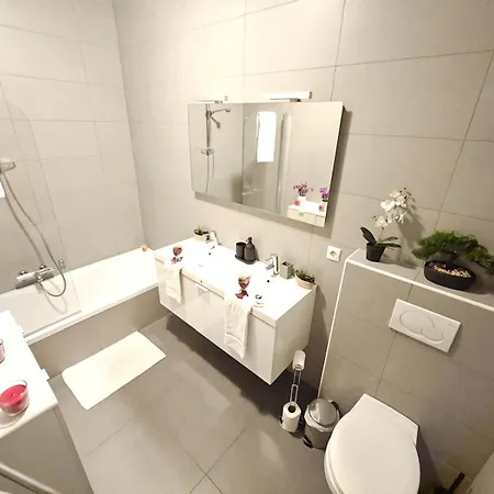 Executive 3br Flat W Terrace, Parking, Fast Wi-fi