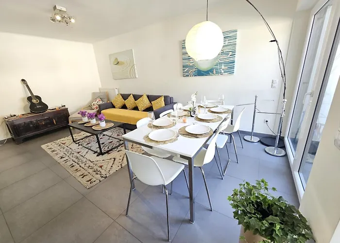 Executive 3br Flat W Terrace, Parking, Fast Wi-fi