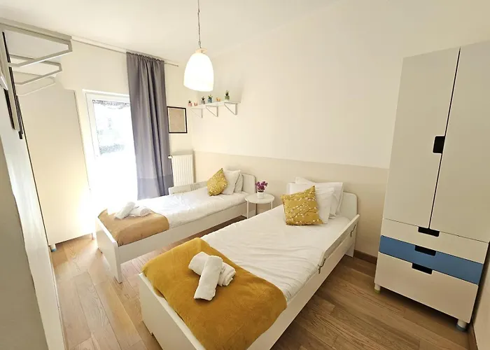 Executive 3br Flat W Terrace, Parking, Fast Wi-fi *